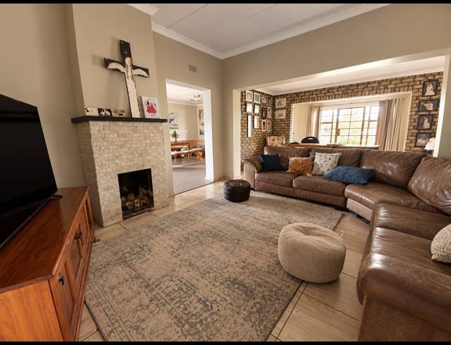4 BEDROOM HOUSE FOR SALE IN KOOKRUS